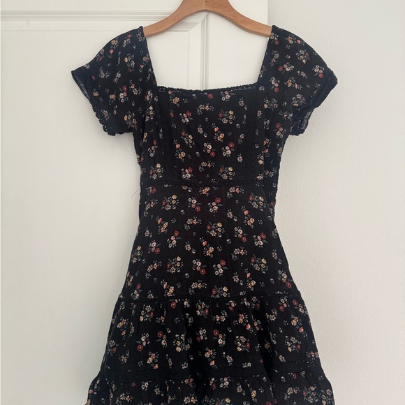 American Eagle women’s black lace detail tiered floral mini dress size small 4 6 - Picture 6 of 9